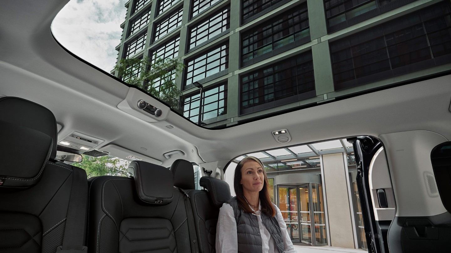 Ford Tourneo Custom panorama roof from inside