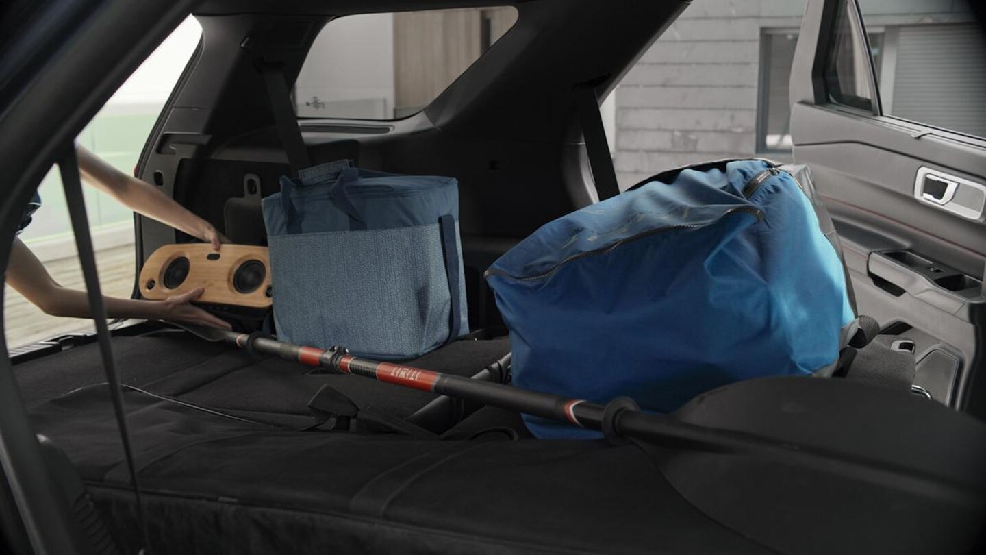 Ford Explorer viser den indvendige kapacitet med bagage