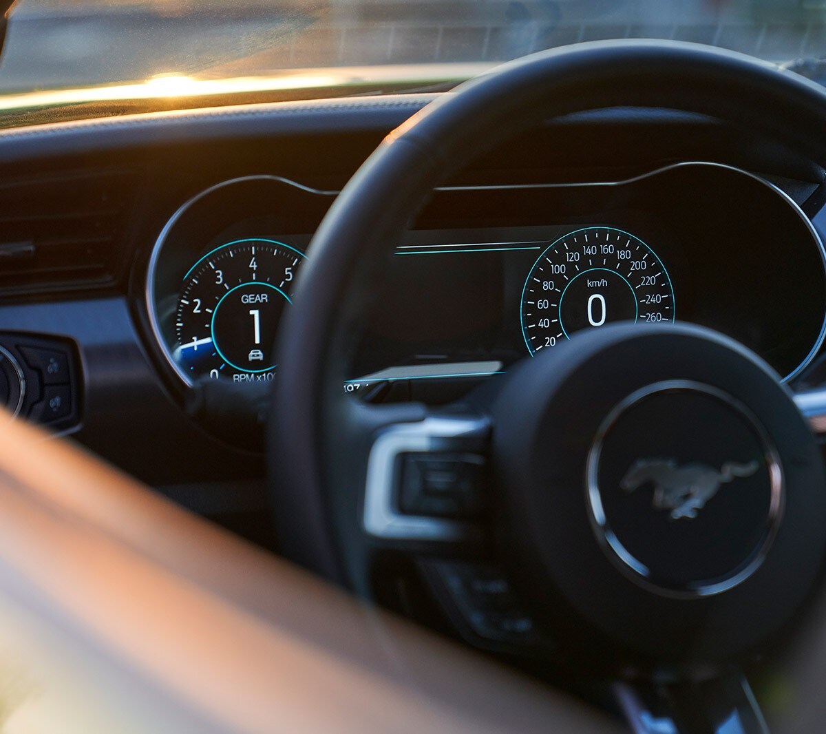 Ford Mustang Mach 1 nærbillede af indvendig digital skærm